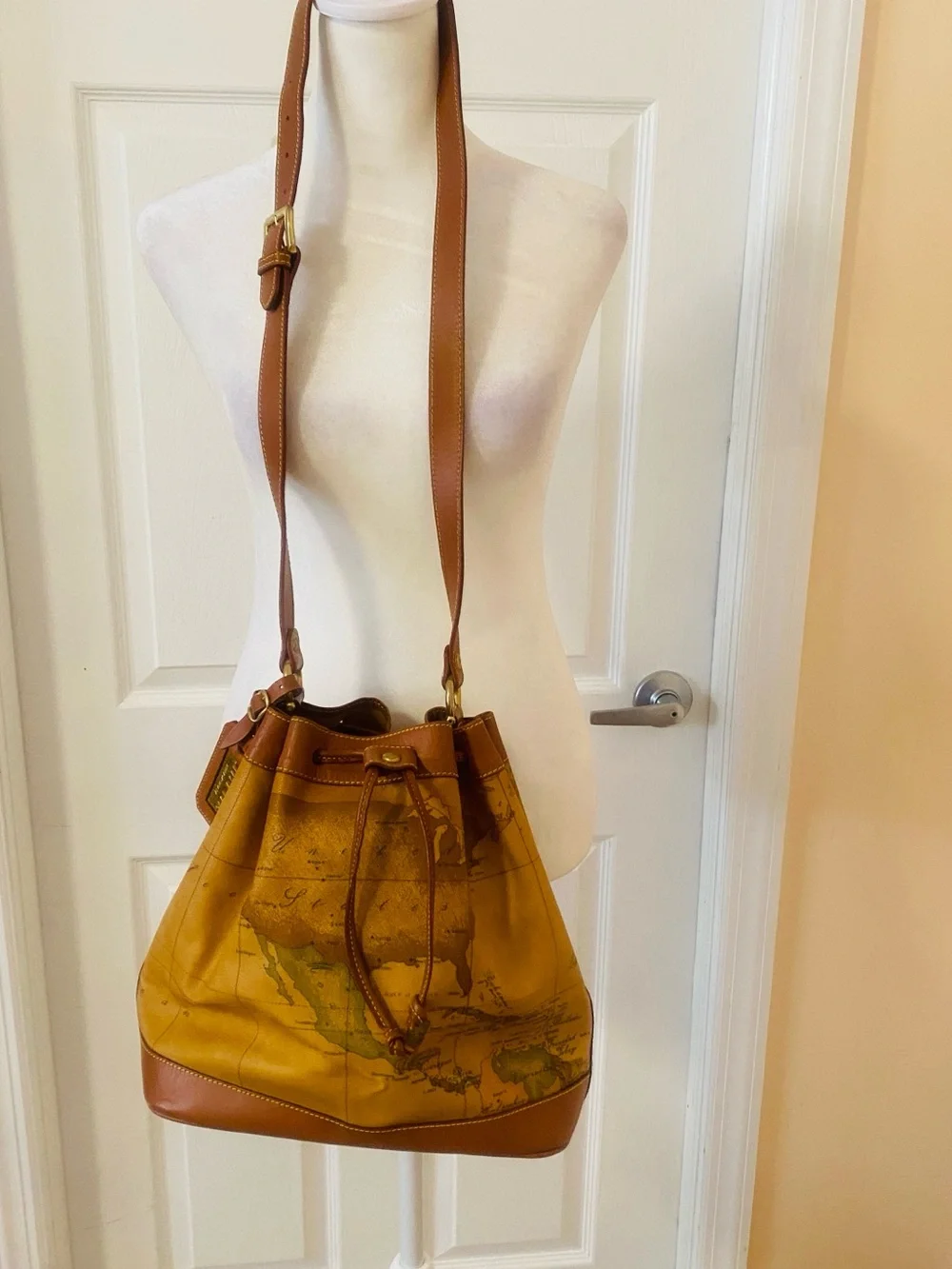 Alviero Martini Drawstring  bucket crossbody bag